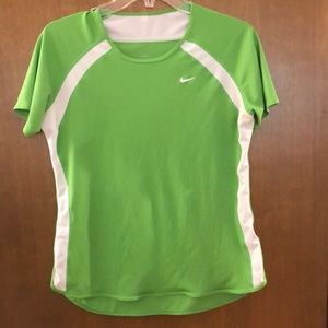 Sale 🎈3/$20 EUC Nike Dri-Fit Green/White Athletic Tee size L